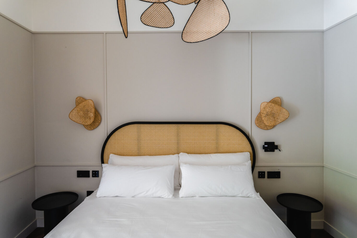 Double bed at Ora Priorat Vine House