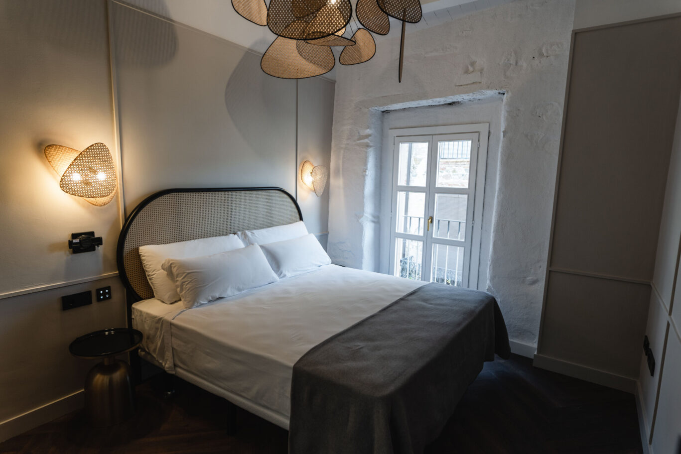 Double bed bedroom at Ora Priorat Vine House